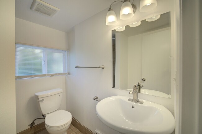 Building Photo - 5232 Brooklyn Ave NE