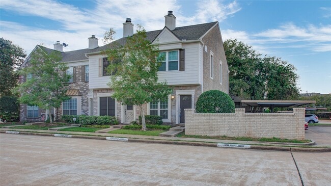 Foto del edificio - 2910 Grants Lake Blvd