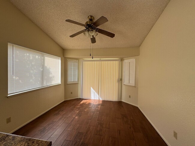 Building Photo - Three Bedroom Two Bathroom Home in Hemet!