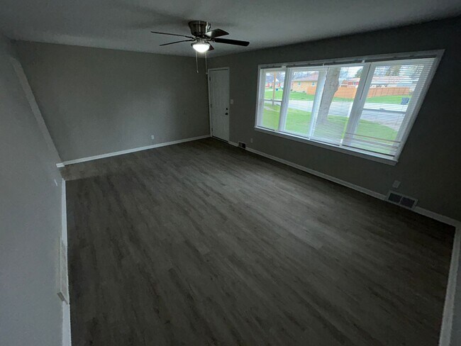 Building Photo - Charming 3-bedroom, 1.5-bathroom house loc...