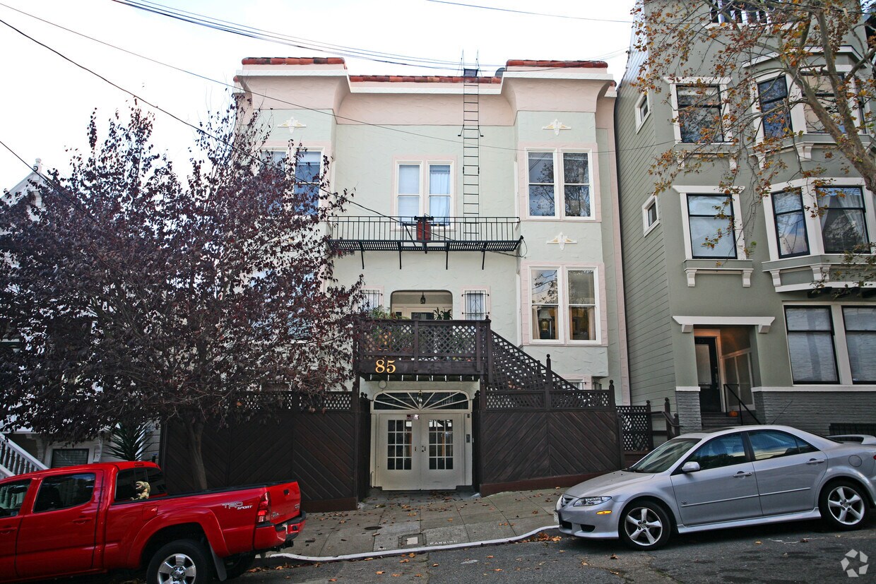 Primary Photo - 85 Henry St