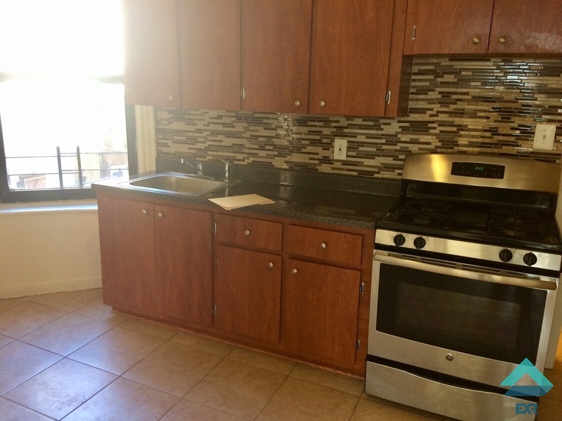 Foto principal - 2266 Strauss St