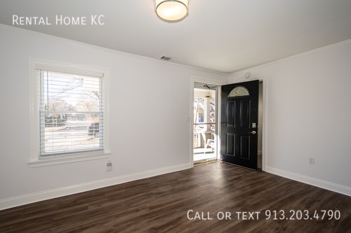 Building Photo - 8033 Robinson-