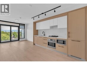 Building Photo - 2729 Kingsway