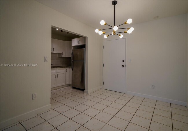 Building Photo - 10357 N Kendall Dr