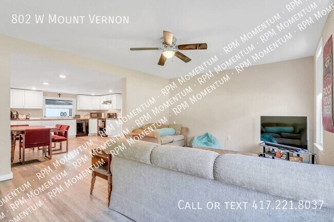 Building Photo - 6 BEDROOM/3 BATH Close to all things Downt...