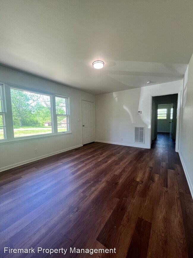 Building Photo - 3 br, 1 bath House - 207 S Fairoak St