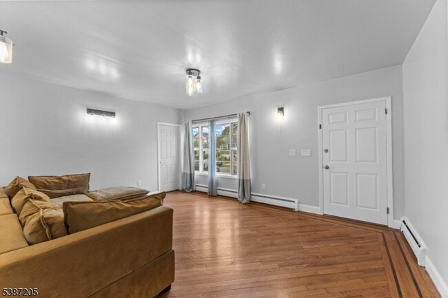Building Photo - 14 Brookwood Dr