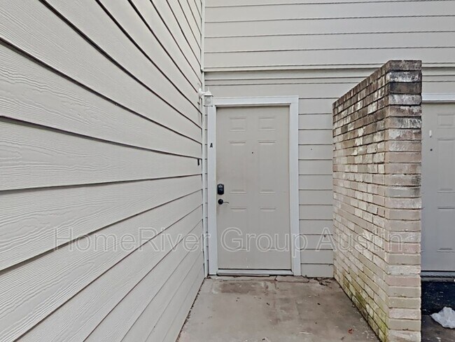 Building Photo - 10701 Daryl Cove