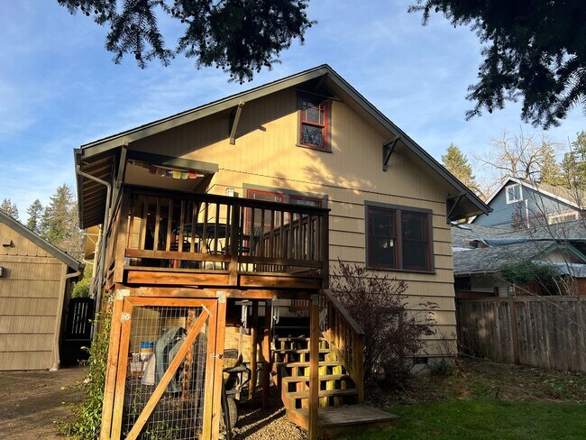 Building Photo - Beautifully updated 3 bed/2bath bungalow i...