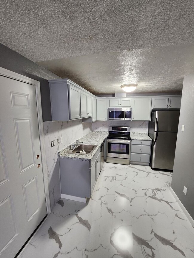 Foto del edificio - 3 Bedroom Home Excellent Location Near Schools