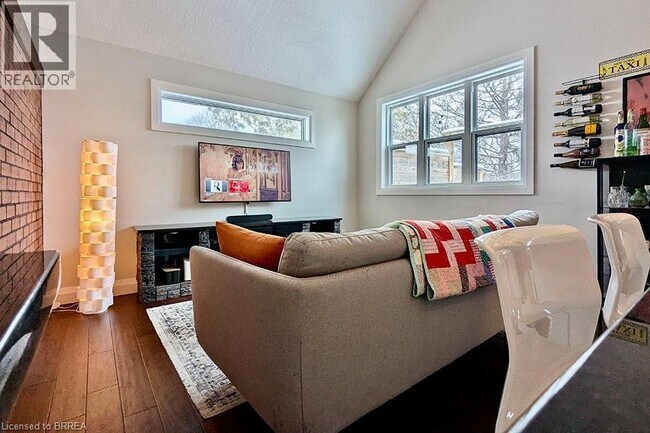 Building Photo - 24 Locust St