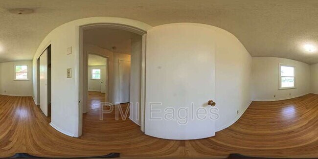 Foto del edificio - 2223 Pendleton Dr
