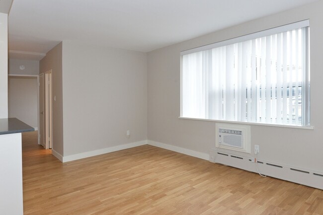 Building Photo - 263 Russell Hill Rd