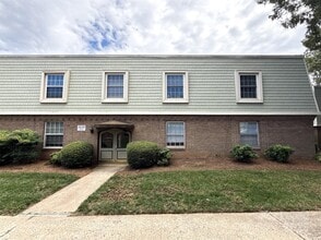 Building Photo - 2610 Park Rd