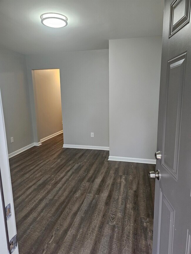 Foto del edificio - 30 E McKellar Ave