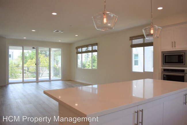 Building Photo - 4 br, 3.5 bath House - 737 Beacon