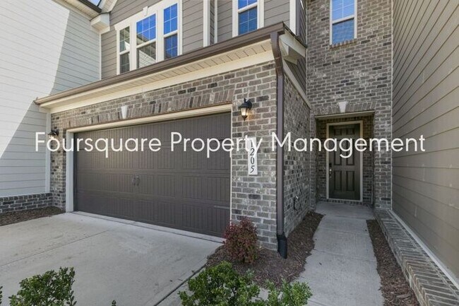 Building Photo - Townhome| Sunroom | 2- Car Garage | Washer...