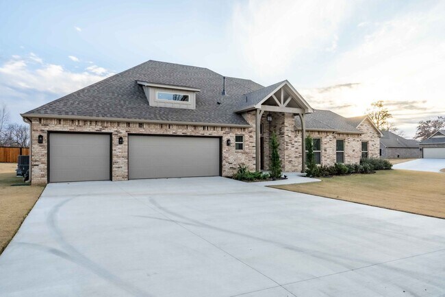 Building Photo - Gated Community! 4 bed/ 2.5 bath! Schedule a tour today!