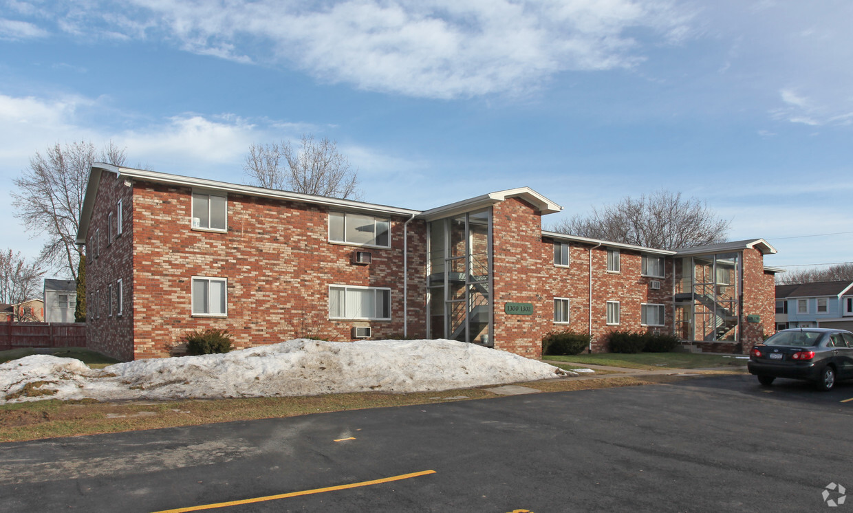 Primary Photo - Stenson Manor Apartments