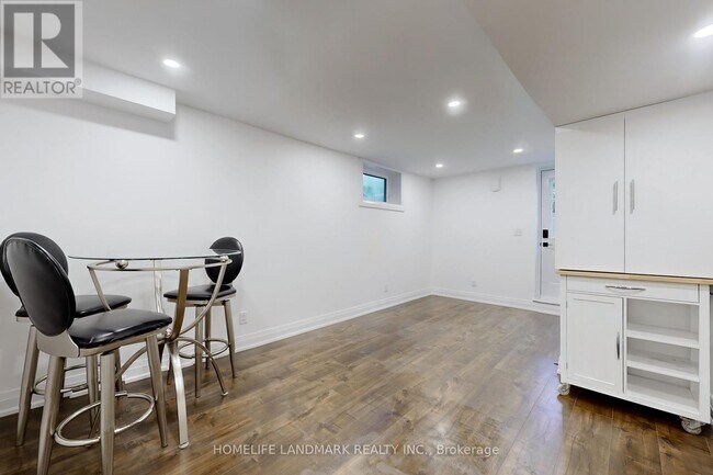 Building Photo - 1661 Mt Albert Rd