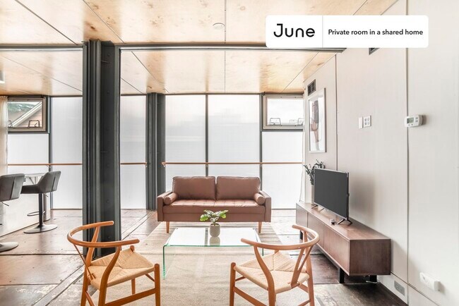 Building Photo - Room in Shared 6 bed/6 bath home