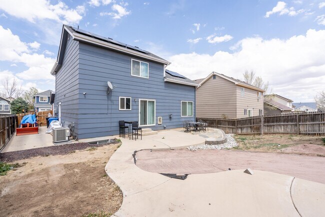 Building Photo - 857 Regent Ct
