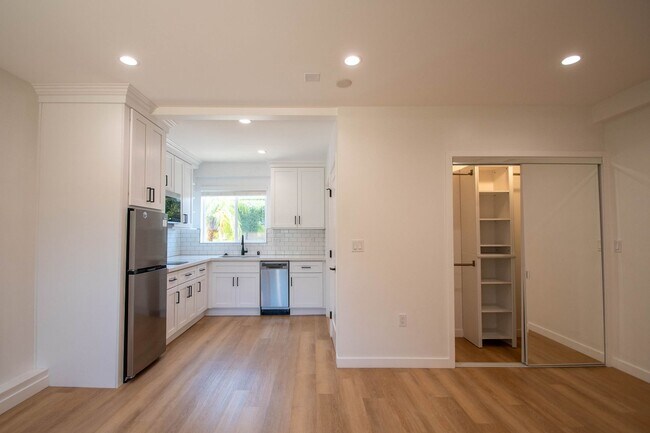 Foto del edificio - 4565 Hazeltine Ave