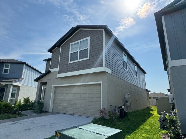 Building Photo - Spacious 5-Bedroom Home with Community Poo...