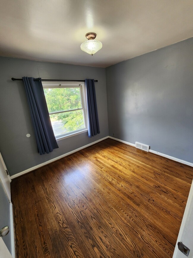 Building Photo - 24930 Outer Dr W