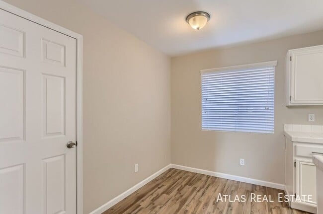 Building Photo - 8112 Dolphin Landing Dr