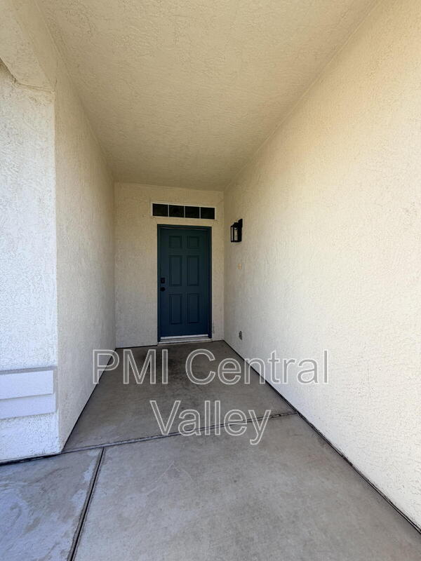 Building Photo - 2210 Birchwood Ct
