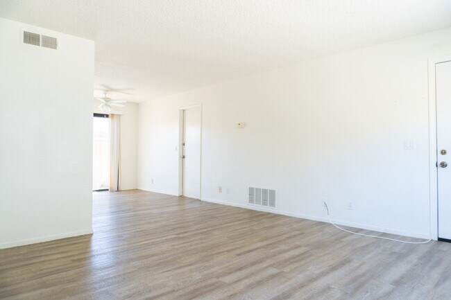 Foto del edificio - 1024 W Atkins Ave