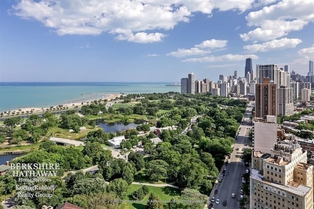 Building Photo - 2020 N Lincoln Park West