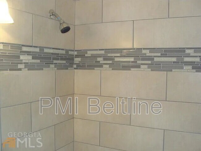 Building Photo - 2881 Monterey Dr