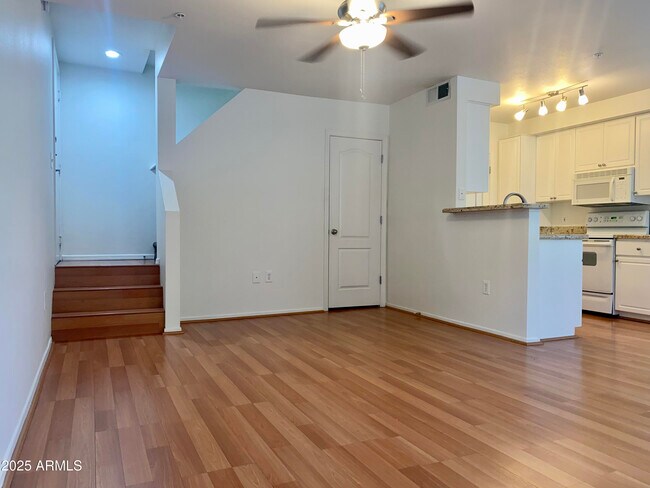 Foto del edificio - 1701 E Colter St