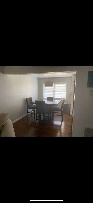 Primary Photo - 30 Charles St