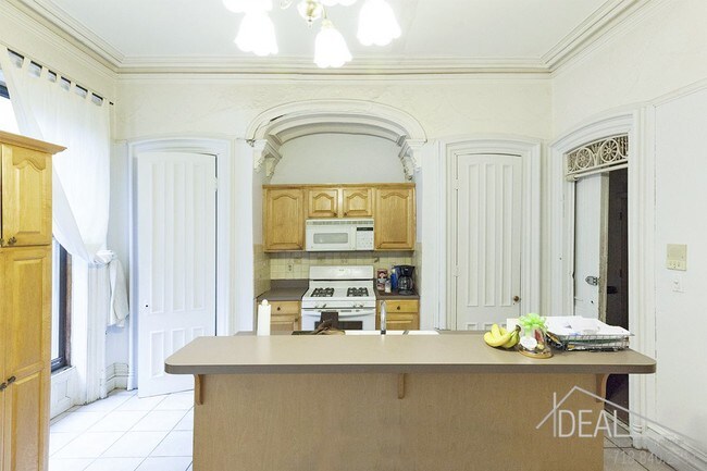 Foto del edificio - 2- Family Townhouse for Sale in Clinton Hill