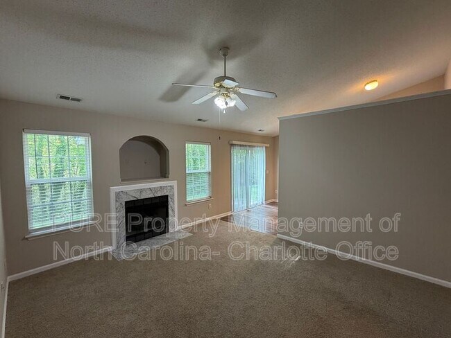 Foto del edificio - 3385 Hunting Wood Ct
