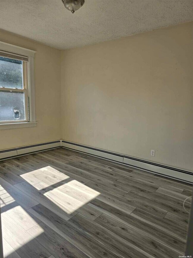 Foto del edificio - 12 Westside Ave