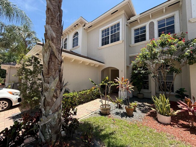 Foto del edificio - Two-story Upscale Townhouse located at Bel...