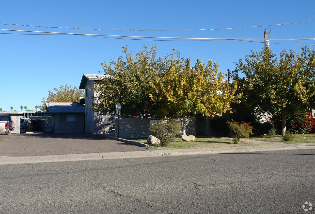 Primary Photo - 5228 W Glenn Dr
