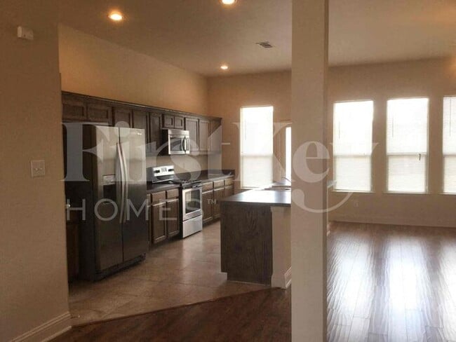 Building Photo - 611 Canvas Ct
