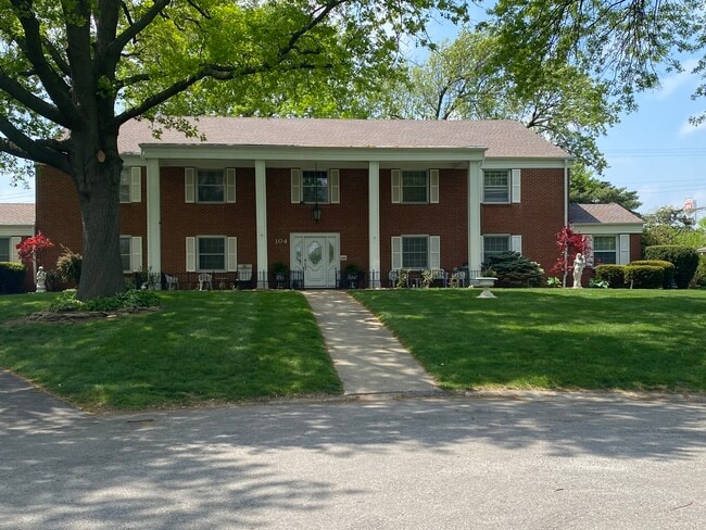 Front yard - 104 Winston Pl