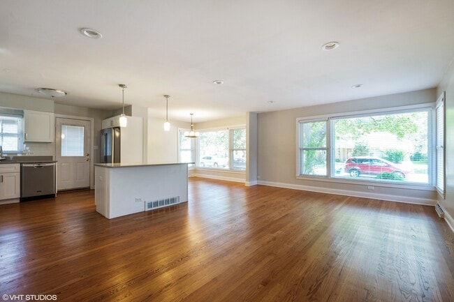 Building Photo - 233 Thelin Ct