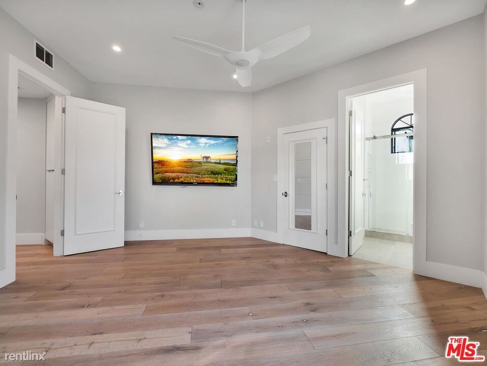 241 S Lasky Dr, Beverly Hills, CA 90212 Condo for Rent in Beverly