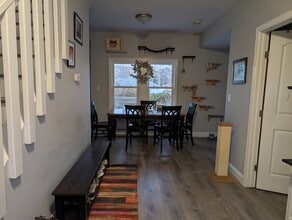 Building Photo - 15 Plandome Pl