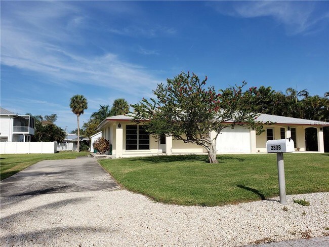 Building Photo - 233 S Harbor Dr