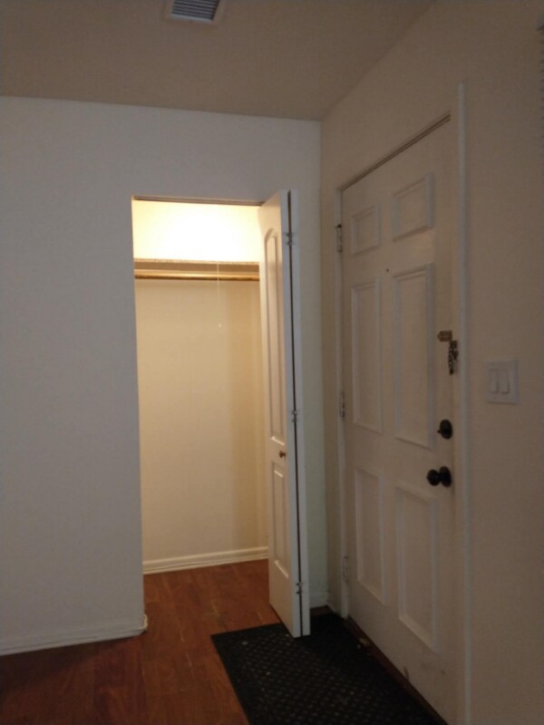 Foto del edificio - 215 N Grace Ave
