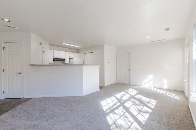 Foto del edificio - Waterford at Sterling Place Apartments